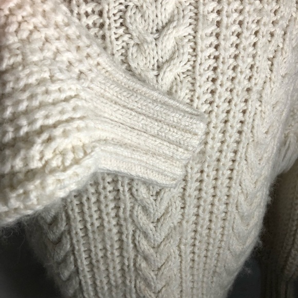 Women’s Cream Fringed Sweater. Size Small. 22” pit to pit - Picture 4 of 9